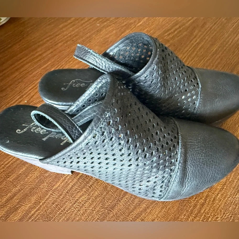 Free People leather Black‎ Women's Heeled Clog Sandals - Picture 3 of 6